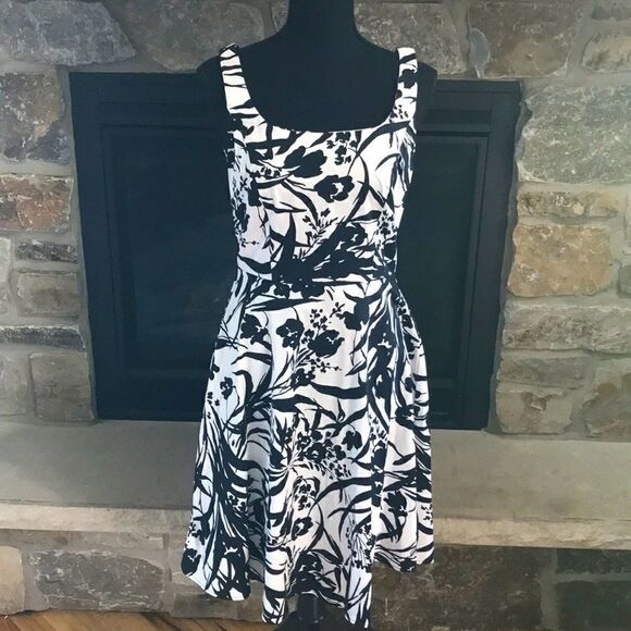 Dresses & Skirts - Breakin Loose Woman's Tank Midi Dress, Black & White, Size 7/8.